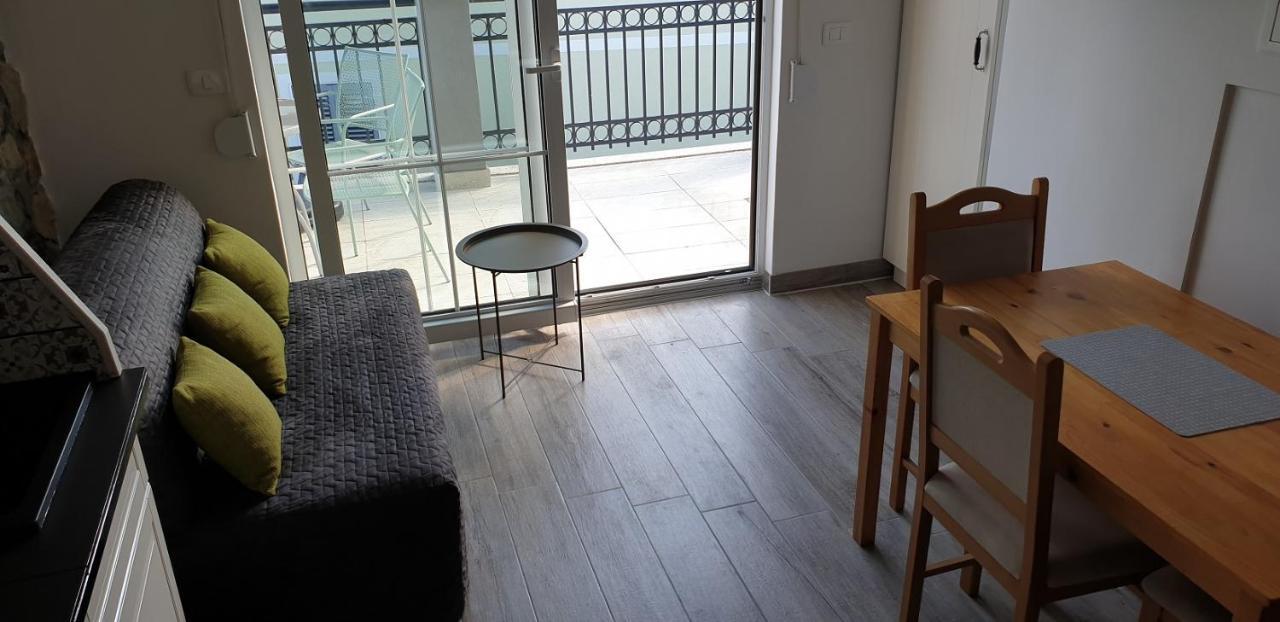 Apartments Laguna Gisela Изола Экстерьер фото